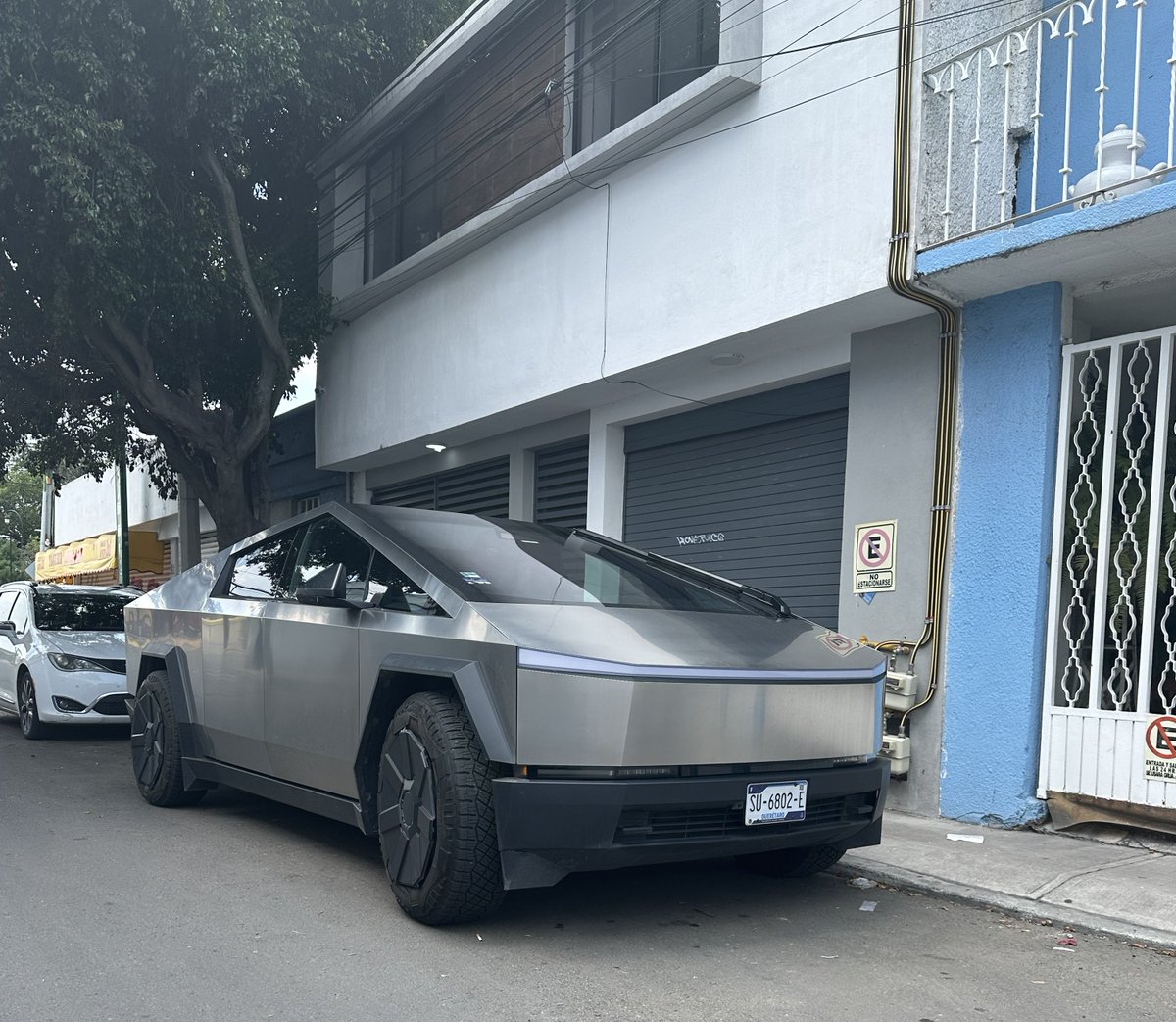 Seeing more and more <a href="/cybertruck/">Cybertruck</a> here in Querétaro 🇲🇽