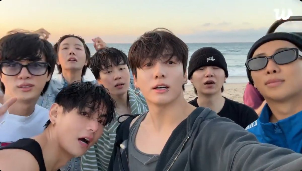 𝐴𝑟𝑚𝑎𝑛 𝐴𝑑ℎ𝑖𝑡𝑎𝑚𝑎 tweet media