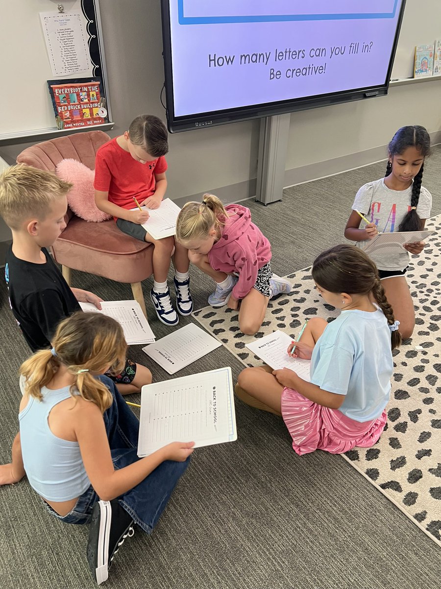 parisin3rd's tweet photo. Mrs. Paris's 3rd grade class practiced a new instructional strategy Converstations! #Togetherwegrow @ThomsonElem https://t.co/EvYA8fd3ZP