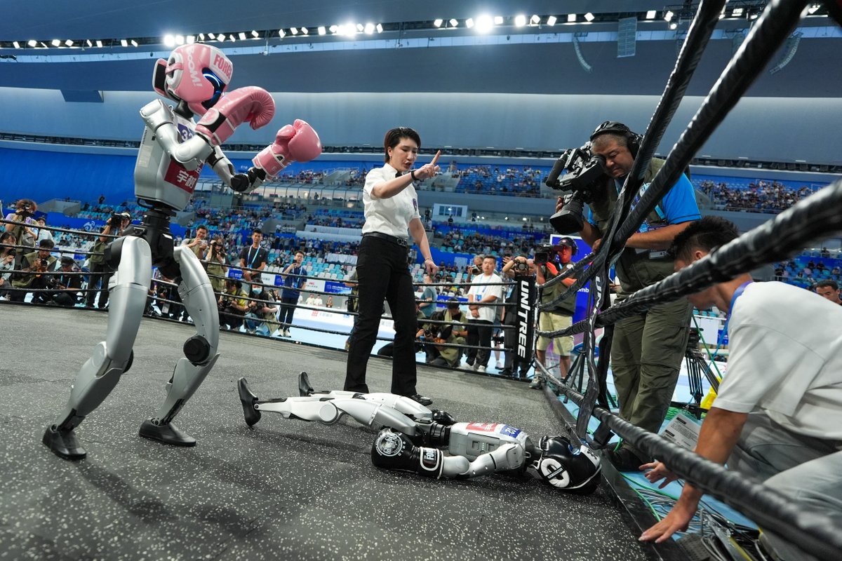 ChinaDaily's tweet photo. The ongoing 2025 World Humanoid Robot #Games are part competition, part carnival. They are a stage on which intelligent machines from around the world demonstrate their skills in events ranging from football to high jump. #WHRG2025 #robot #AI #tech #sports https://t.co/fC4daP1Y2s https://t.co/PS1wAwkJXD