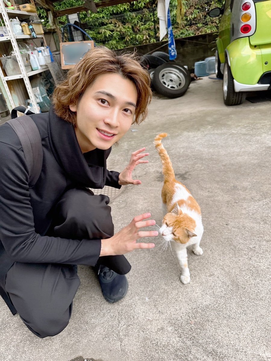 #仮面ライダーガヴ ご視聴ありがとうございました！

ボッカとの熱い死闘、だけで終わるはずもなく
いよいよ物語はクライマックスへ、最後まで見届けて下さい！

MV撮影で久々に着た真っ黒姿、🐱に遭遇