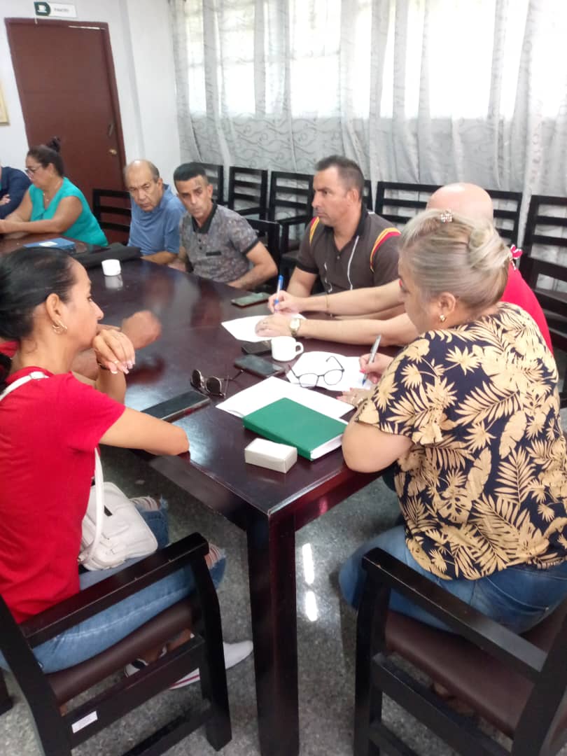 SaludDPinar's tweet photo. 🏥 #PinarDelRío se alista para celebrar su aniversario con obras que sanan. Autoridades de Salud y empresas que apadrinan salas del Hospital Abel Santamaría ratifican su compromiso de entrega. La salud se construye con amor, entrega y orgullo. 💚 #CubaPorLaVida 🇨🇺 https://t.co/IuNsErN2Xd