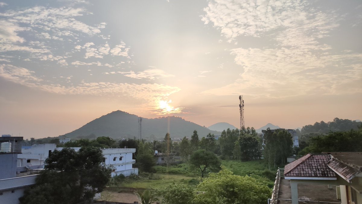 realSHUBHAMdash's tweet photo. ये समय कितनी जल्दी बीत रही हैं।
COVID 19 के बाद सबकुछ बदल सा गया है ।
हम एक नई दुनिया मे आ गए है,और  जिंदगी बहुत तेजी से बदल रहा है 🙂। ऐसा लग रहा हे की में कही खो सा गया हु ।
#zonauang
#HindiNews https://t.co/lbx86iPoUw