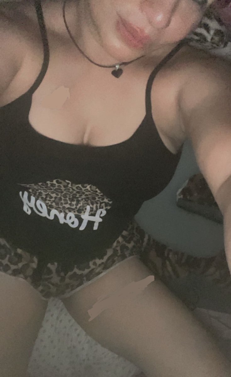 Ya lista pára dormí mi hermosa mujer.

Quiere más seguidores, si llegamos a 1000 enseña un poquito más.

Y hasta haremos alguna dinámica para conocer seguidor..

Sígannos, sígannos sígannos.!!