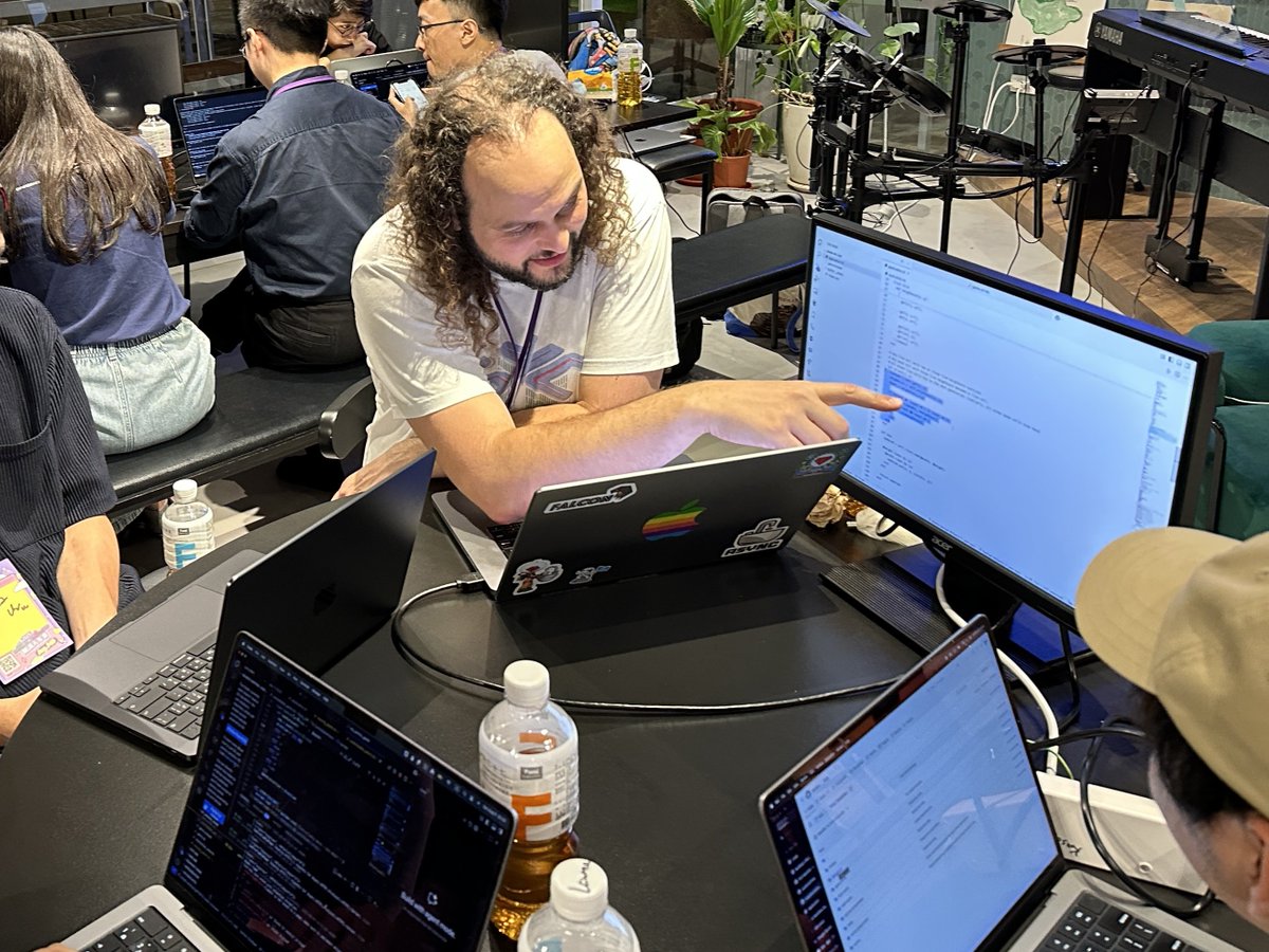 rubyconftw's tweet image. At the #Async table led by @ioquatix, they built real-time games with #Falcon server &amp;amp; #Lively framework, and demoed on stage during the free-sharing time🎮

The participants were so into it that Samuel hosted an extra session on Day 3💪

2025-08-09 #CodeParty #RubyConfTW #COSCUP
