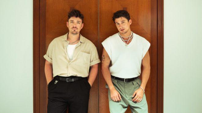 16. 8. 2025 - Kolem kapely Sebastian se toho teď děje opravdu hodně. Jen před několika týdny vydala tvrdší singl mOOZA. a nyní si partička v čele se Sebastianem Navrátilem odskočila zpátky do popových vod trackem ALMA, který s ní napsal a nahrál Patrik ... evropa2.cz/clanky/muzika/…