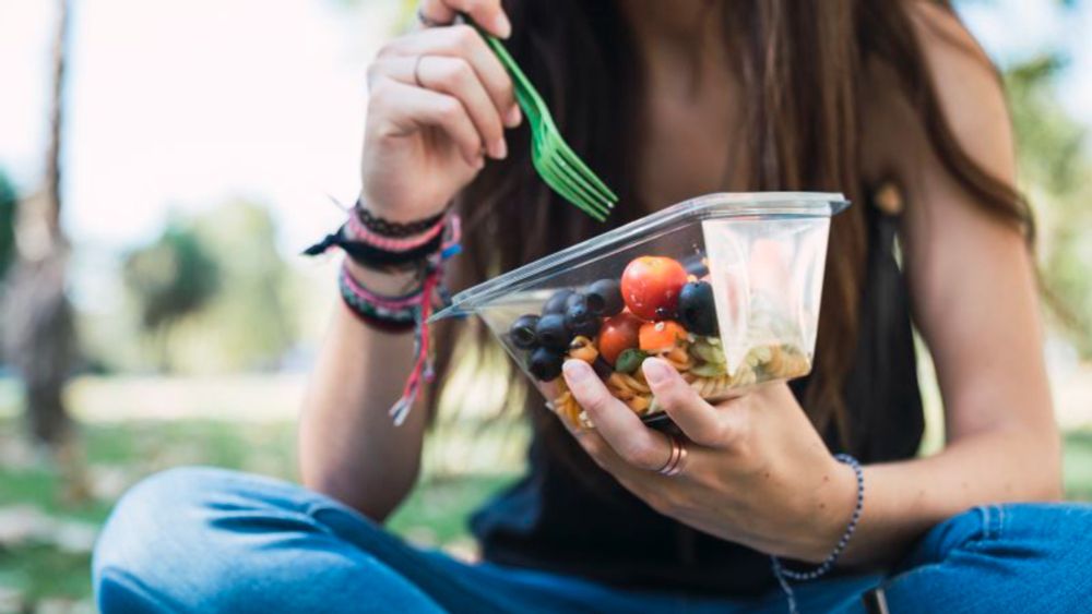 Les plastiques ménagers courants sont liés à des milliers de décès dus à des maladies cardiaques dans le monde, selon une étude
edition.cnn.com/2025/04/29/hea…
#plastique #décès #maladie #phtalates