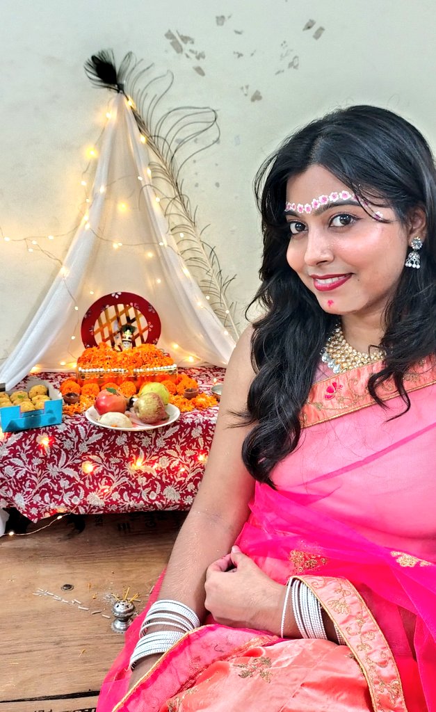 Deeptihelloww's tweet image. गोपियाँ आनी-जानी हैं
राधा तो मन की रानी हैl 🦚✨❤️