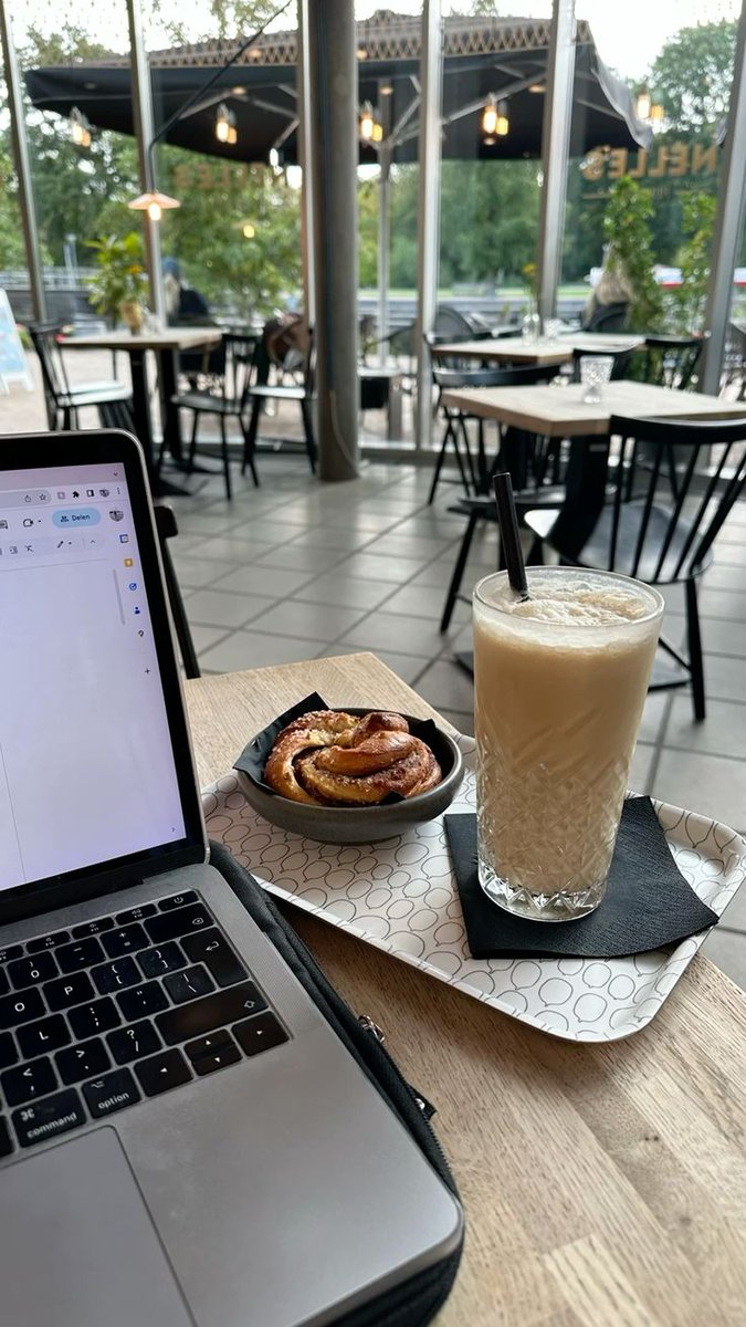 Terlalu rajin di minggu pagi ini, kan?