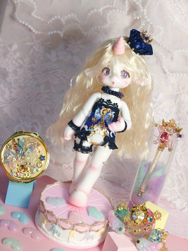 か、完成しました〜💦
凹凸の少ないボディなので足を見せて縦長のシルエットにしたくて…星空サーカスをイメージしたビスチェです👗
袖もギャザースカートもないので安心して作業ができました😂w