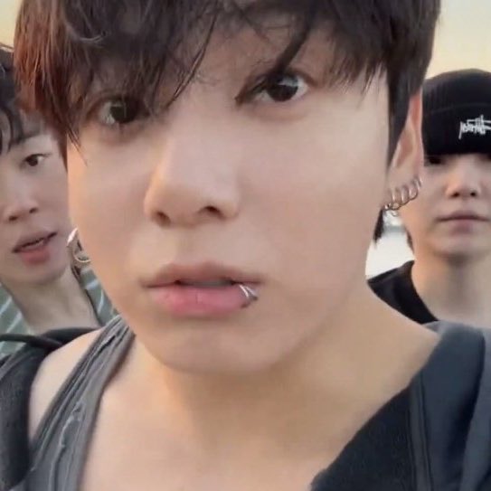 정국 tweet media