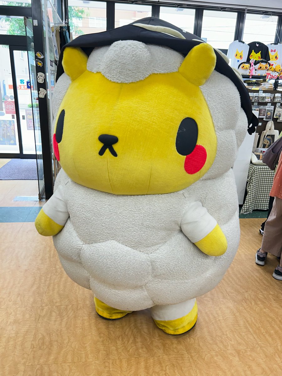 お休みの今日。大通り駅ヒロシ前で
『ジンギスカンのジンくん！』って聞き馴染みのある声。ヘルメット啓発アニメでした。
一瞬自分だいぶ疲れてるのかと思った🤦‍♀️

↓聞こえた瞬間の私こんな感じ。