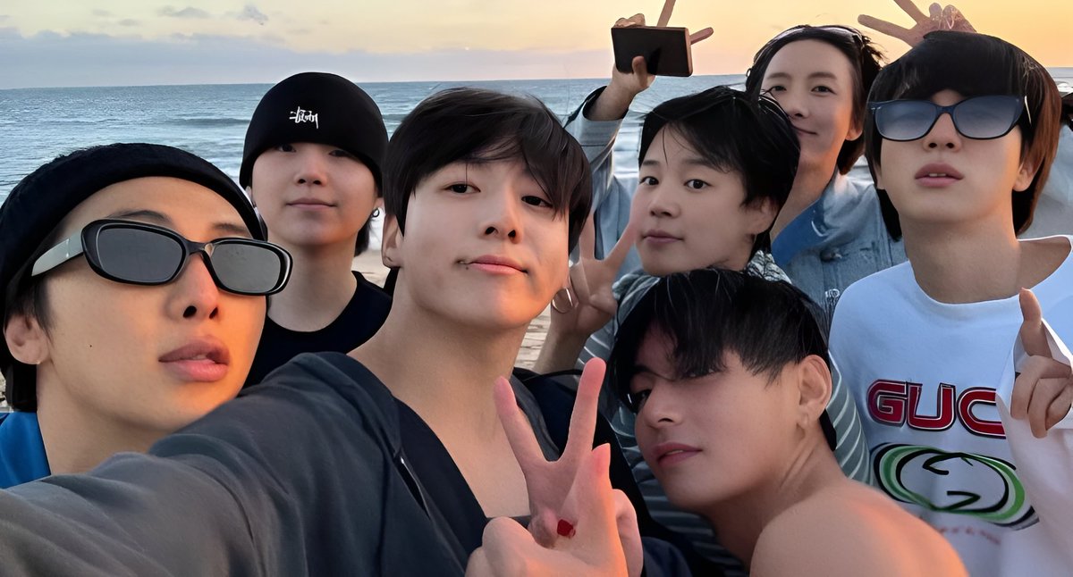 boraboravie's tweet photo. [HD] BTS LIVE OT7 💜 https://t.co/V5BUnRd0zv