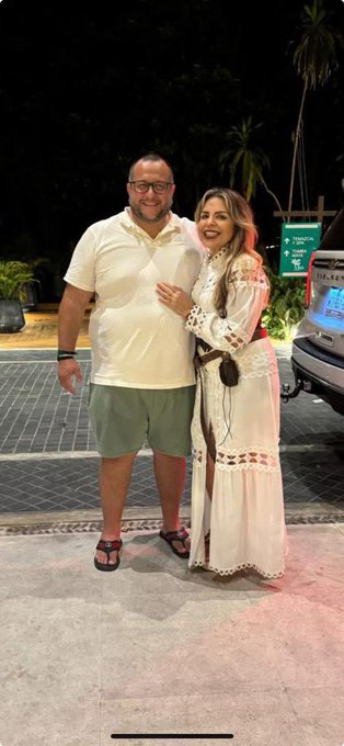 Lusimx26s's tweet photo. Así calzan los huaraches los chairos que apoyan a los corruptos de Morena/ Así calza sus huaraches Gucci de 17 mil pesos José Ramón López Beltrán en la Riviera Maya🥴 https://t.co/p4D4PSWcF9