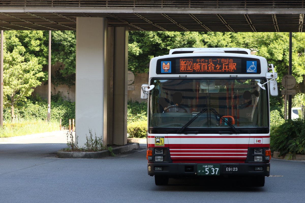 小田急バス
05-E9123［PJ-LV234L1］除籍👋

小田急バスで最後のPJ初期型でした。幼い頃からお世話になった車両だったのでいなくなるのは寂しいです。