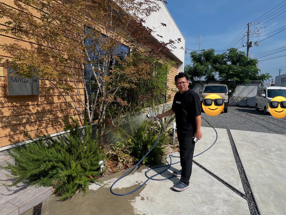 本日より通常営業スタート٩( ᐛ )و
みんなお盆休みでしっかり英気を養えたようで一安心な店長です😇
朝から植物たちの水やりで忙しいボスを撮ろうとしたらすぐバレました😇
ちっ腕が落ちたな、、😇

#いわき市工務店 
#お盆休み終わり 
#たぬきがつくる家