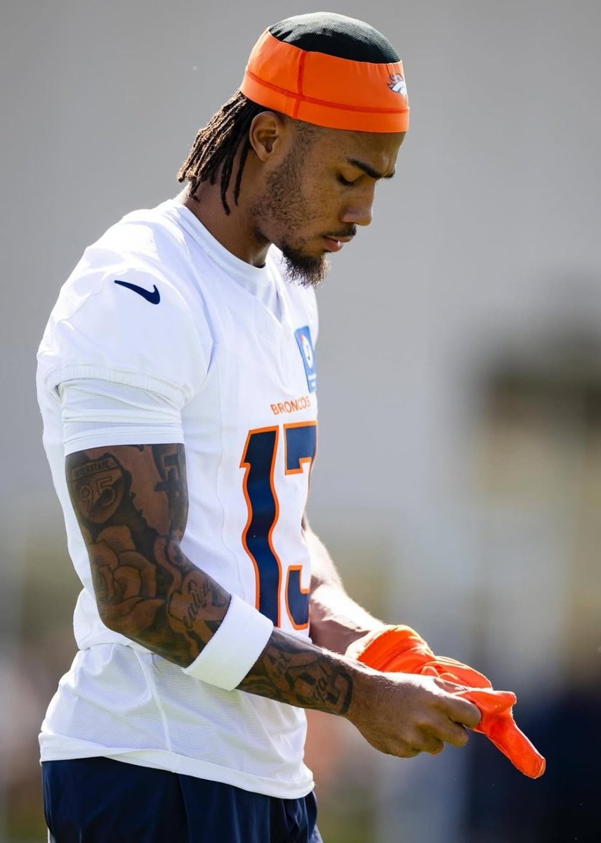 ChiefOskee's tweet photo. Pat Bryant first half stats vs Cardinals
@duvalpat3 | @SCCentral21

🔸️4 Receptions
🔹️70 Receiving Yards

#famILLy #BroncosCountry #NFLPreseason #NFL #Broncos https://t.co/pGpg3isQ5h