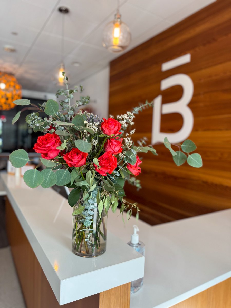 barre3wp's tweet photo. Lookin' fresh, feelin' fresh. 🌹 We've loved seeing so many familiar faces as everyone settles back into fall routines, but you may have noticed some fresh upgrades in the studio, from brand new b3 x BY retail, to our b3wp lending library. #barre3winterpark https://t.co/LzVMrMRBlT
