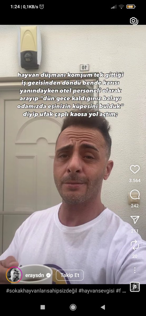 Arkadaşlardan biri gönderdi. Mizah maskesi ardında ajanlık faaliyeti yapıyor. 45 bin takipçisi var ve yaptığı saçmalıkları destekliyorlar. Konuşmasını duymadım ama Almanya'da doğmuş büyümüş tipi var.
