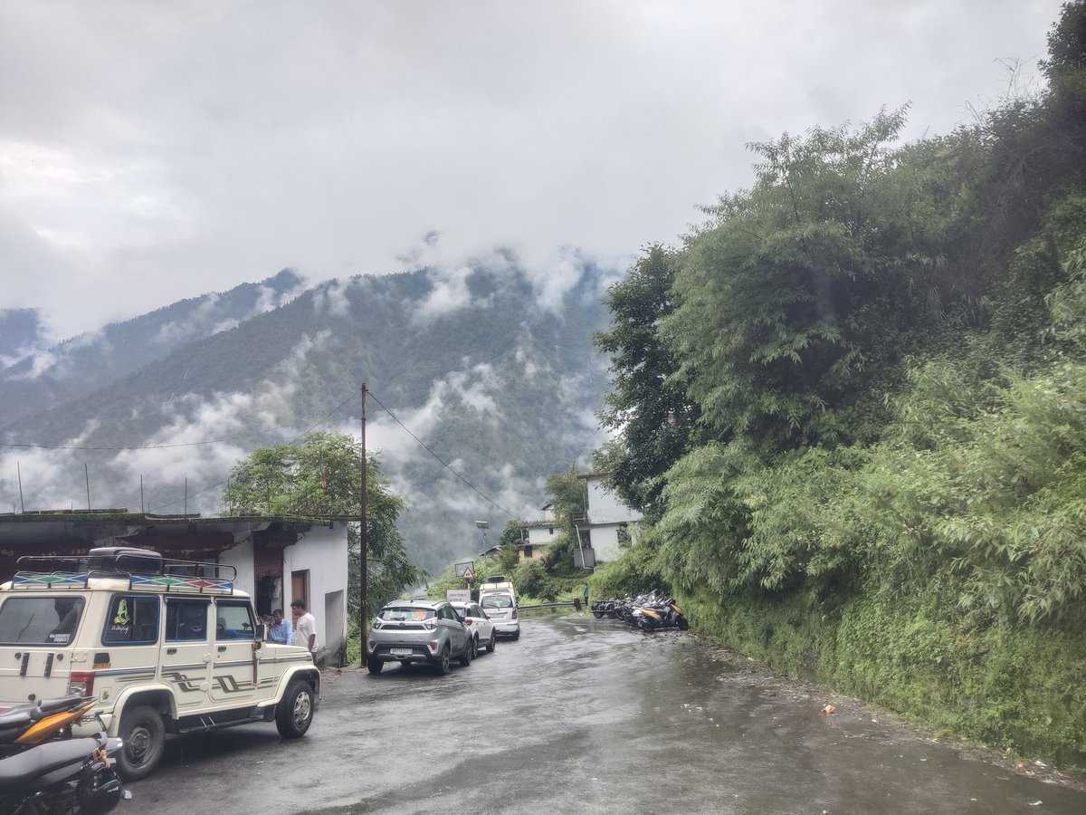 deepgangwar's tweet photo. #RainyVibes #MonsoonMagic #ChasingRain #RainLovers #SoothingRain
#MountainView #IntoTheMountains #NatureLovers #PeakLife #MountainMagic https://t.co/OzMVNrpzWl