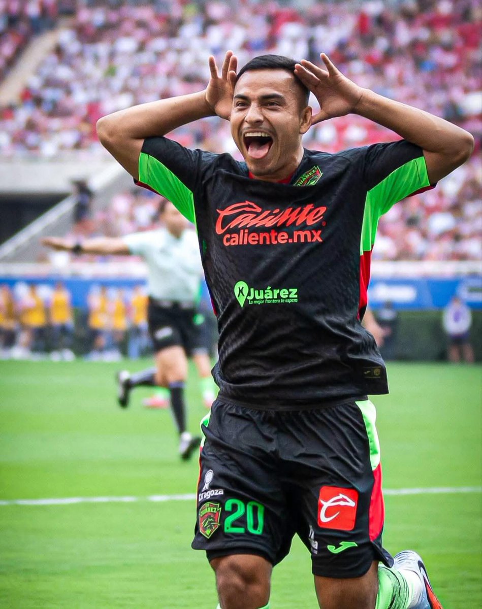 EL FESTEJO DE JAIRO ✋🏽😆✋🏽

El canterano rojinegro le anotó un golazo a las Chivas y lo celebró con el topogigio, recordando el festejo de Aldo Rocha