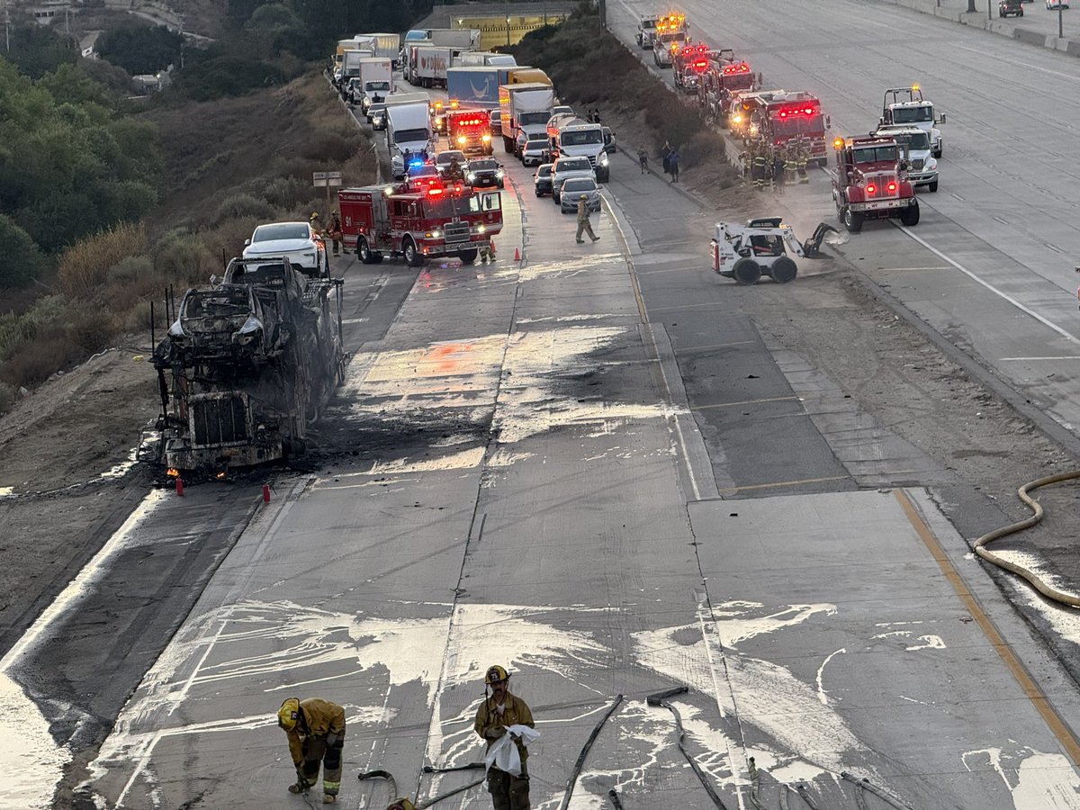 LAFD firefighters are still on scene of a fire involving several vehicles on a tractor-trailer in Sylmar tonight. Multiple lanes of the 5 Freeway and Balboa Blvd were closed during the response. Thankfully, the driver and others nearby were not hurt. 

Please continue to avoid