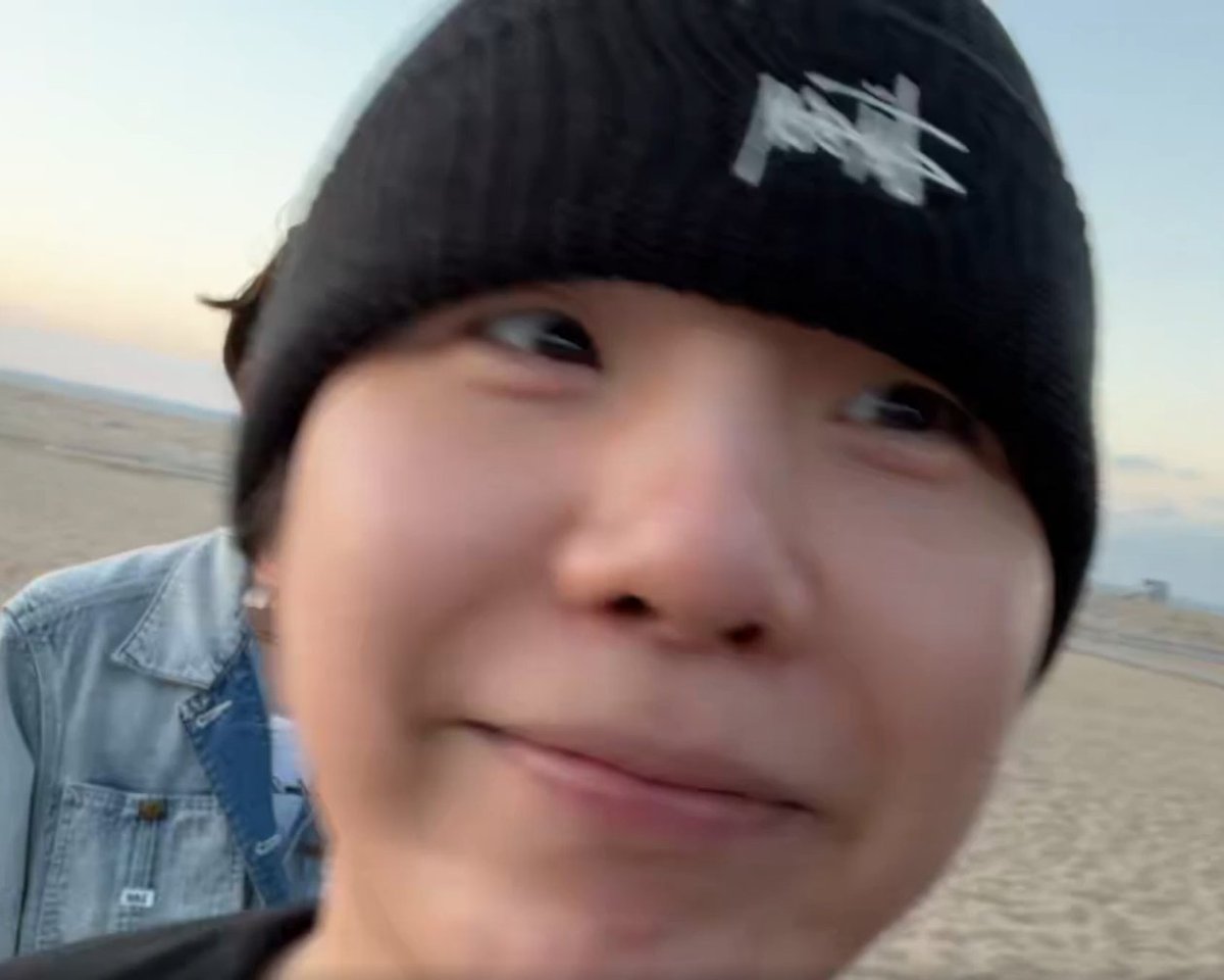 Agust_D2_39's tweet photo. 🐱 https://t.co/7XWbBvQcCp