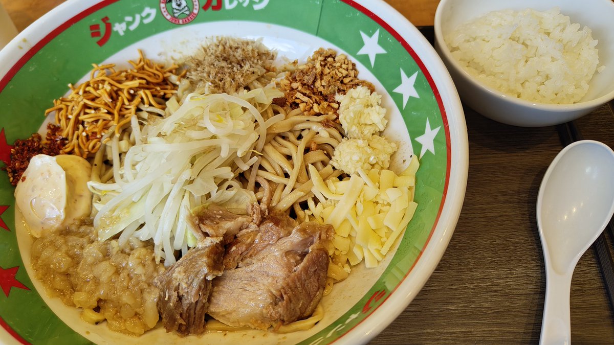 じゃんかれまぜそばで食欲を満たす。アブラだけダブルで(不健康