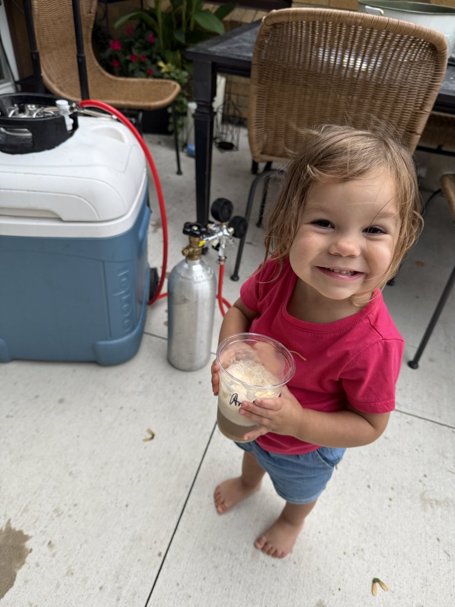 sudyk's tweet photo. Root Beer Floats were a huge hit at the family gathering https://t.co/pjOyCThFkT