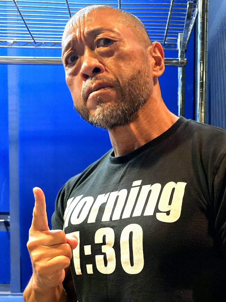 dayoshimanpuku's tweet image. とごさん、お誕生日おめでとうございます！🎉🎁🎂😎🍰🍩🍮いびちゃんの初めてのG1決勝がとごさんのお誕生日と同じ日になるとか、本当に本当に胸が熱くなります🥹どうか、いびちゃんのG1初優勝という一番のプレゼントが届きますように！！！😈🏆😎
#ディック東郷 #DickTogo
#TheSpoiler #HouseofTorture