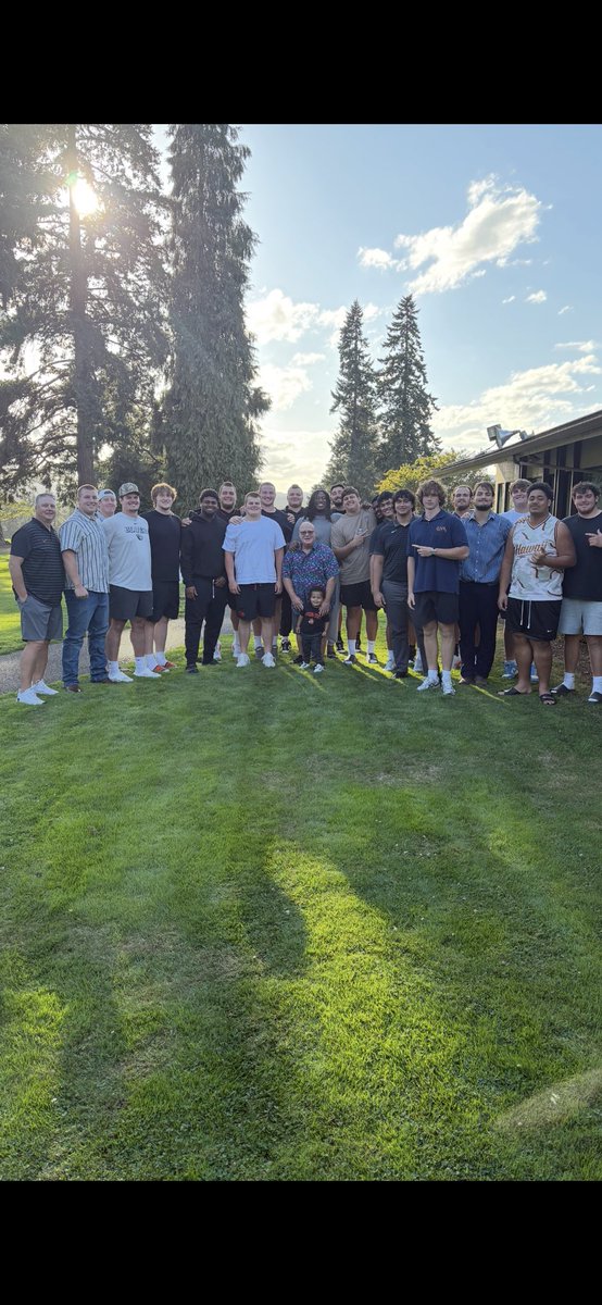 Great Night with the Beaver OLINE at Corvallis Country Club! Mahalo to the Boss Chef Iain Duncan! It was Ono Braddah!