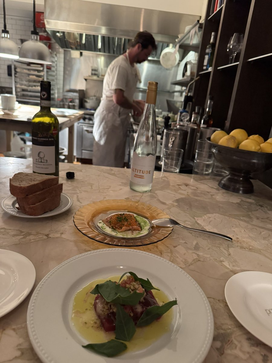 MistrGoodman's tweet image. Just another night enjoying the crazy good restaurants in Montreal with a little Chianti!! Cheers friends 🍷

#Parapluie #michelinguide #BibGourmand #winerealtor #italian #wine #collector #foodie #chianti