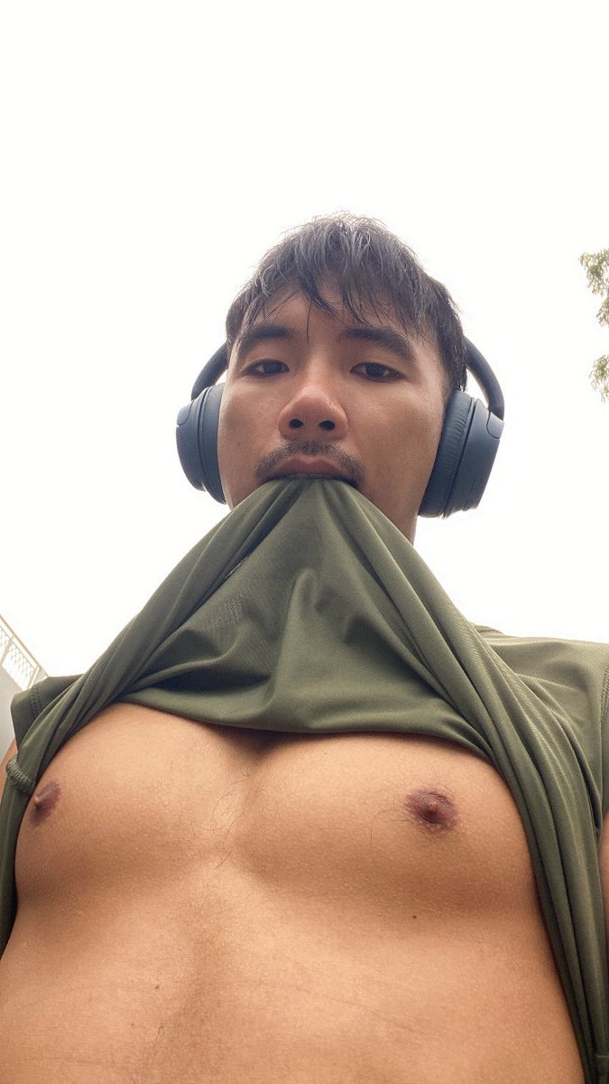 😗
