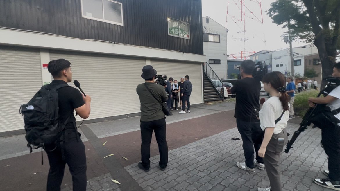 kixjpn7's tweet photo. こちら大阪鶴見と大東市付近。。
早朝から違法露天常習者の中国の男がいた🇨🇳
何回目だお前は。

その後、警察に厳重注意され
マスコミ数社がその様子を撮影。

だからこうなると言っただろう。
この状況を作り上げるために発信し続けて来たんだ。 https://t.co/CbstxQMx7m