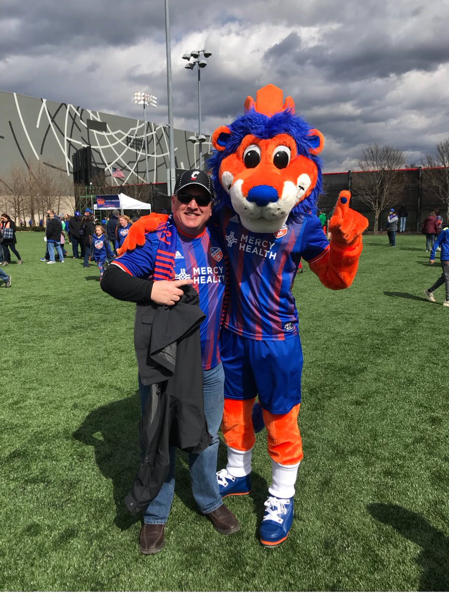 cincygreghoodin's tweet photo. March 17 2019 . First @MLS match at #Nippert @uofcincy ! @fccincinnati vs Portland ! #allforcincy #todoporcincy #FCCincy #FCCincy10 @Tommy_G @LaurelPfahler @closkey08 . 🧡💙🔶🔷 https://t.co/7RoFc6Rm6L