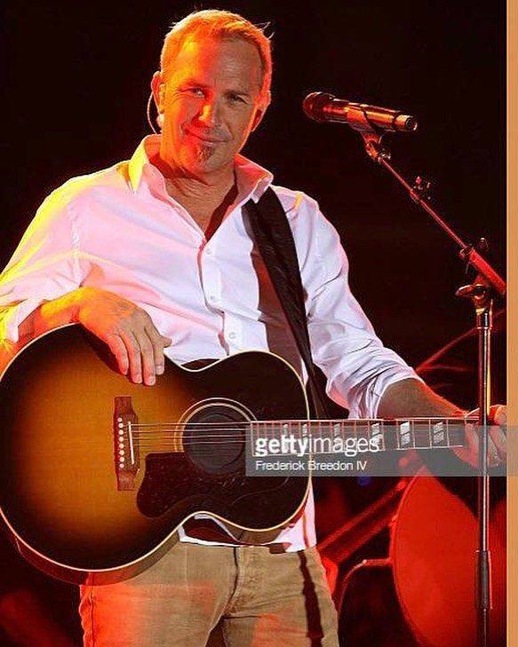 KevinsVIPF48303's tweet photo. ✨🎶 *To my amazing fans…* 🎶✨ Your love keeps me shining brighter every day. 💫 Music, love, and gratitude — that’s what I carry in my heart for you. ❤️🌹 YOU make the journey worthwhile. 🙏 Forever thankful for your support. 🫶 Much love, always ❤️🐻🌹\#Love #Music https://t.co/rEdA1a2sCS