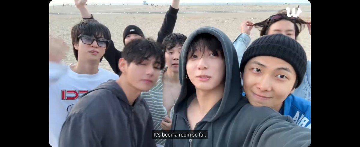 BTSxRockyMtn's tweet photo. All 7 are together!! The members were live on the beach! #all7 #bts https://t.co/8Qi3WW0bKF