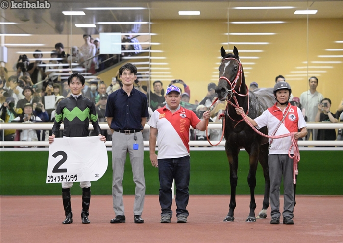 keibalab's tweet image. 【飛行機雲に恋をして】
25年8月17日中京3R・2歳新馬1着
スウィッチインラヴ
Switch in Love
(牝2、栗東・矢作芳人厩舎) 坂井瑠星騎手
父コントレイル
母スウィッチインタイム
#スウィッチインラヴ #坂井瑠星 #コントレイル 
keibalab.jp/db/horse/20231…
