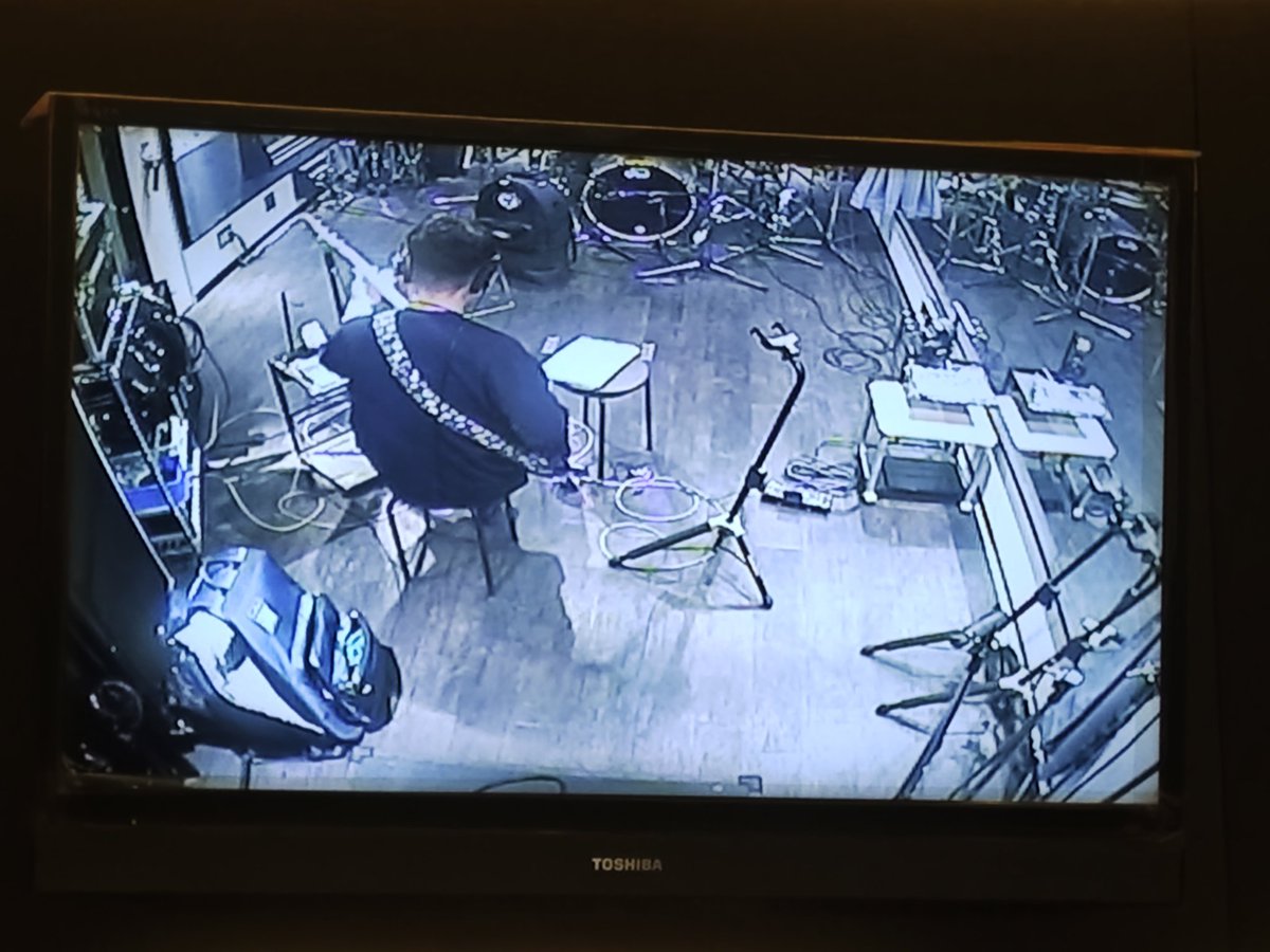 今日は新曲のレコーディングです🙆

#社畜バンド