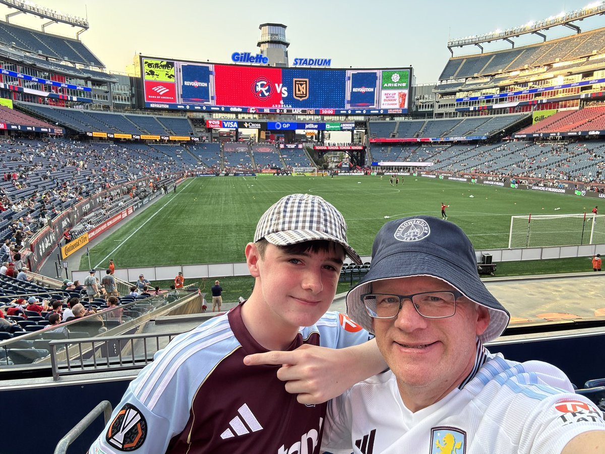 BalmforthAndy's tweet image. Fun night at the Gillette Stadium watching @NERevolution against @LAFC some stadium and nice to watch Carles Gil again after many years since he wore the #avfc shirt.