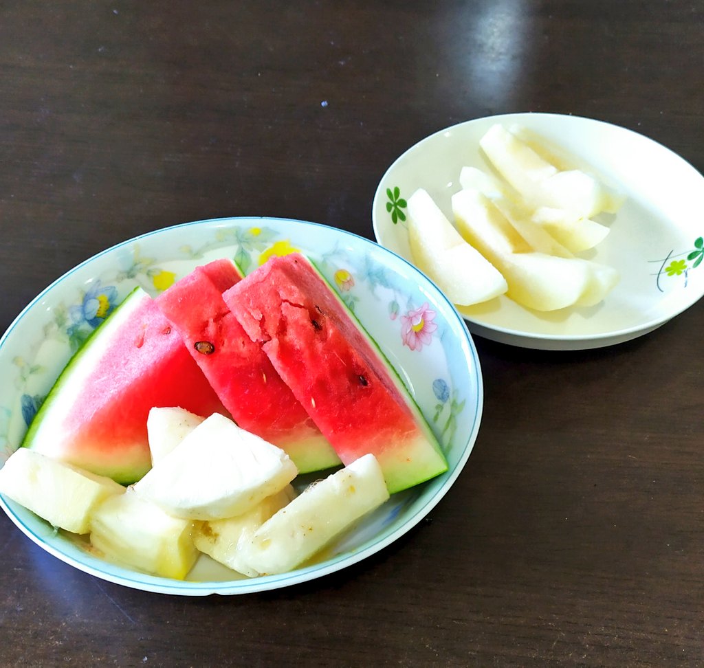 xiaohiro1971's tweet photo. 今日の食後のデザート
スイカとパイナップルと梨
😋 https://t.co/59uVPB32f2