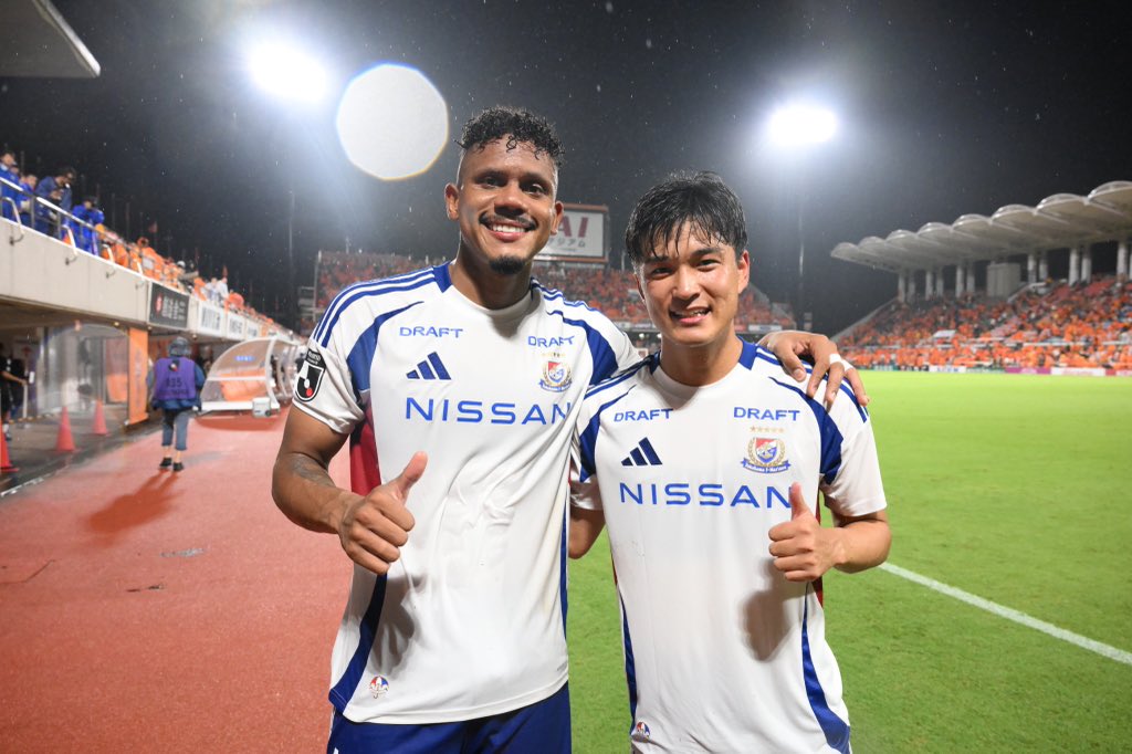 昨日の清水戦後のワンシーン👀 本日お誕生日の2人📸 #ジェイソンキ