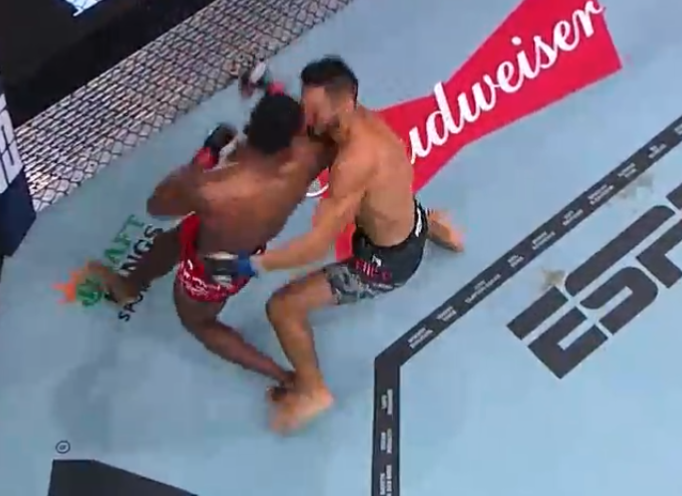 DaKontradiction's tweet photo. False alarm, it was actually just Lerone Murphy getting his reps in backstage. #UFC319 https://t.co/lH6kBg4t66