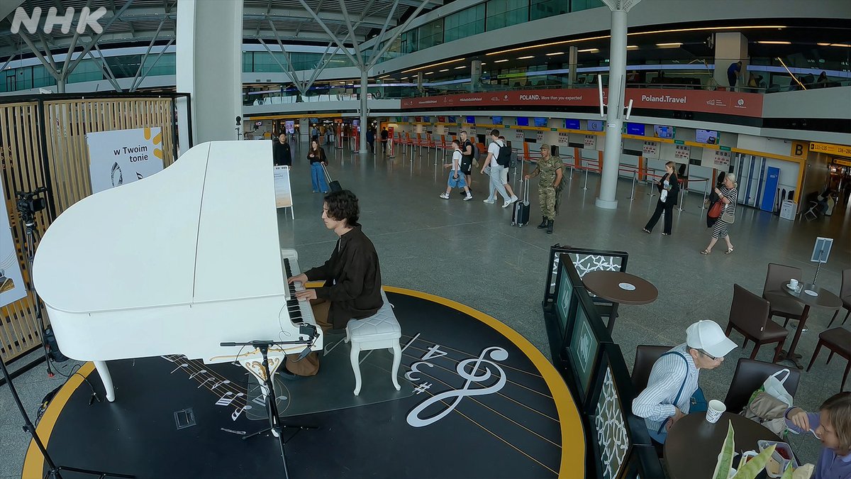 nhk_ondemand's tweet photo. #街角ピアノ スペシャル🎹✨
角野隼斗 ポーランドを行く
#NHKオンデマンド で配信中！
https://t.co/EN97O5AYeB

世界的ピアニスト #角野隼斗 さんが、ショパンの故郷・ポーランドへ
空港やジャズクラブで即興セッション🎶

旅の最後に、戦禍を生きた音楽家が暮らす施設を訪ね、魂の演奏を披露 https://t.co/HXTcv7BkD3