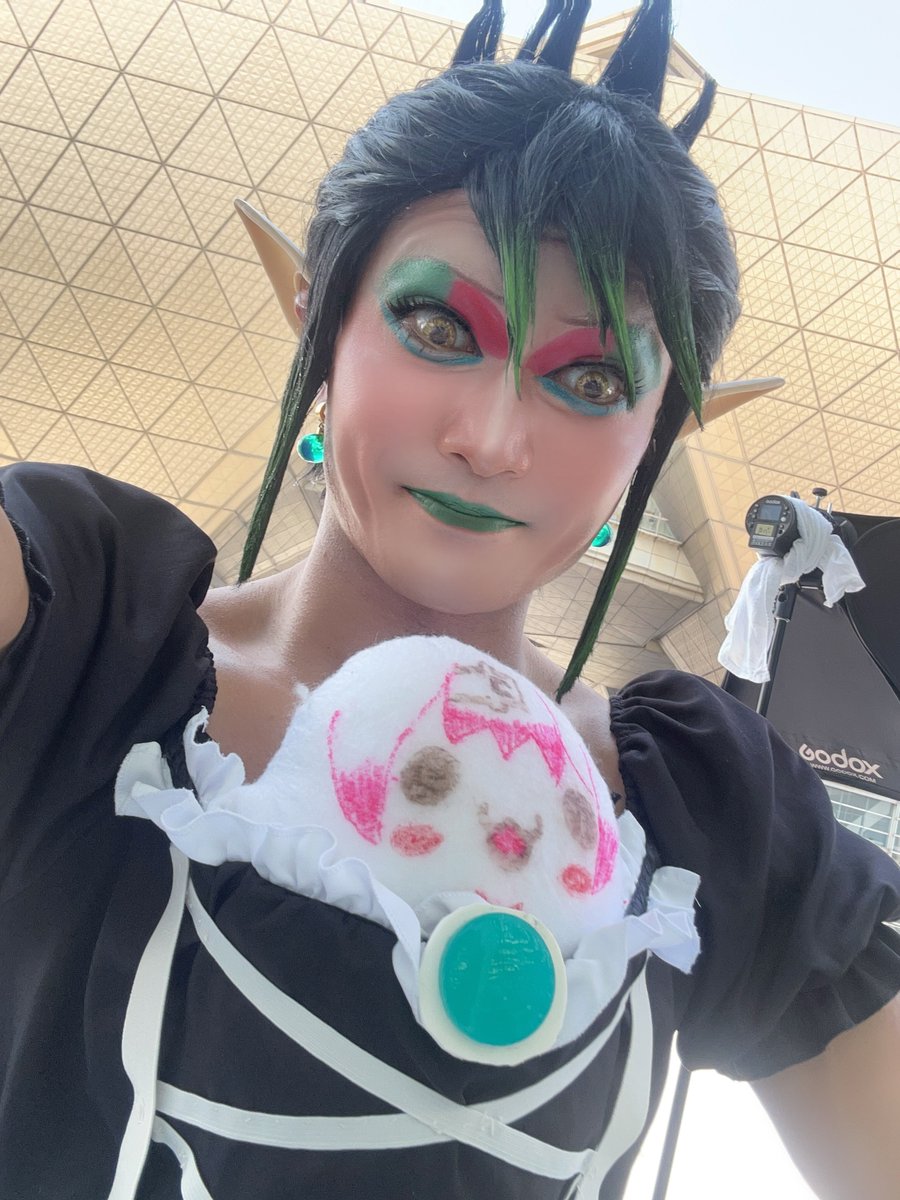 いつもの場所来たけど人多いし眩しい…

#C106
#C106_cos