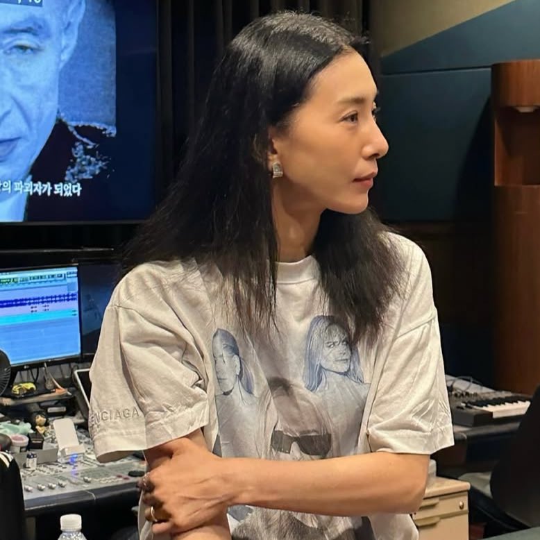 Not her wearing a Nicole Kidman shirt…🙂‍↔️