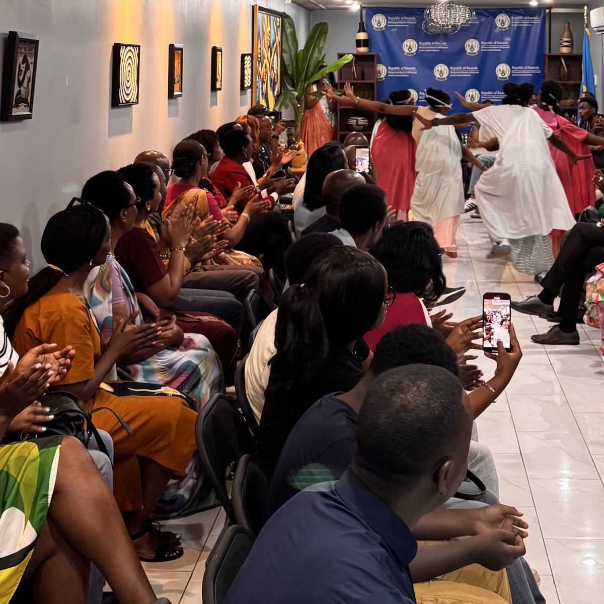 RwandaUN's tweet photo. This afternoon, Rwandans across the Tri-State gathered to celebrate #Umuganura in New York City🗽.

Amb. @martinngoga emphasized #Umuganura as a tradition revitalized to reclaim 🇷🇼’s heritage and part of the journey of self-determination where homegrown values shape our national story.

#Umuganura2025