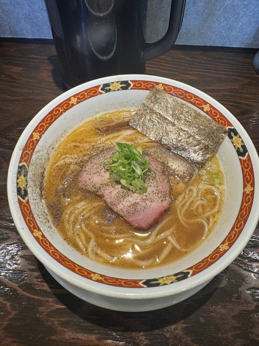 中華蕎麦柳の柳を注文🍜
今までに出会ったことのない味。
パンチあるけどくどくない、美味しい。
#___gnk___s