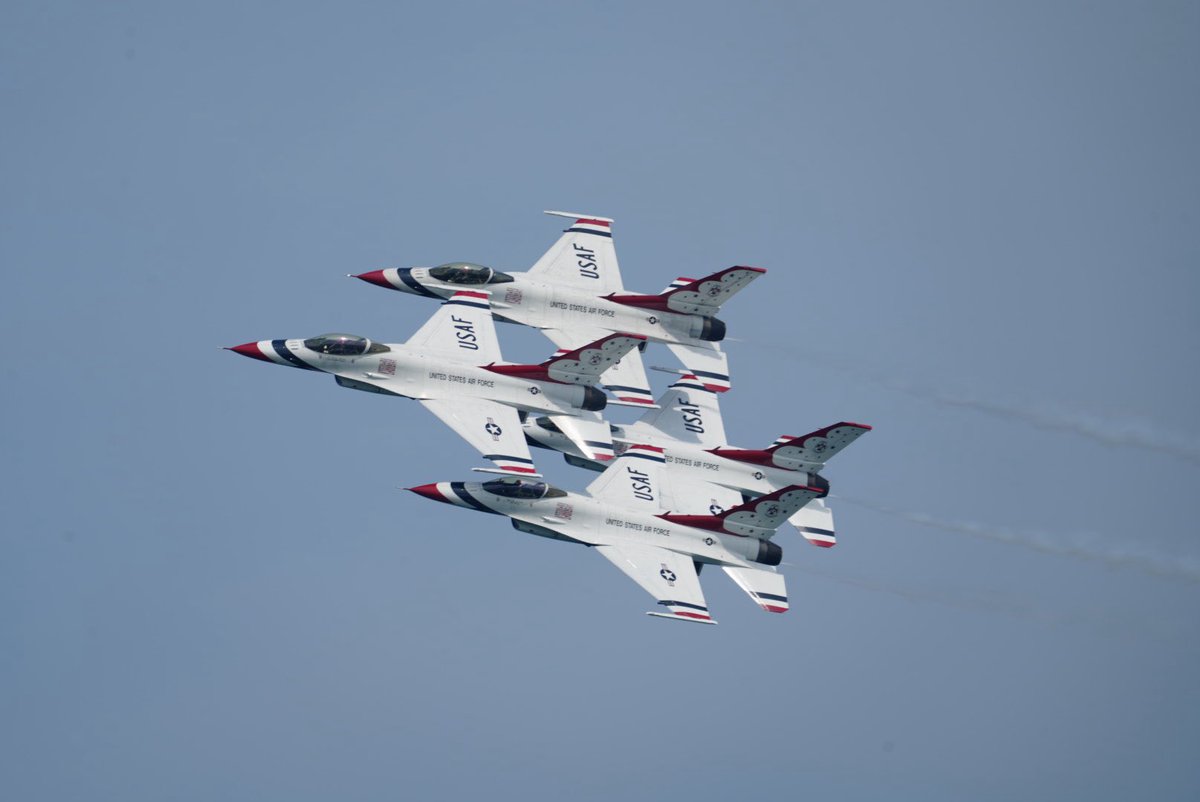 RTKAdventures's tweet photo. Had a great time at the 7th Annual @ThtrOnTheLake Viewing Party for the Chicago Air &amp; Water Show!  Get views and can get really close to the action!! A few shots from today. #ChooseChicago #ChicagoAirAndWaterShow #AirAndWaterShow https://t.co/pzzAiAH6FY