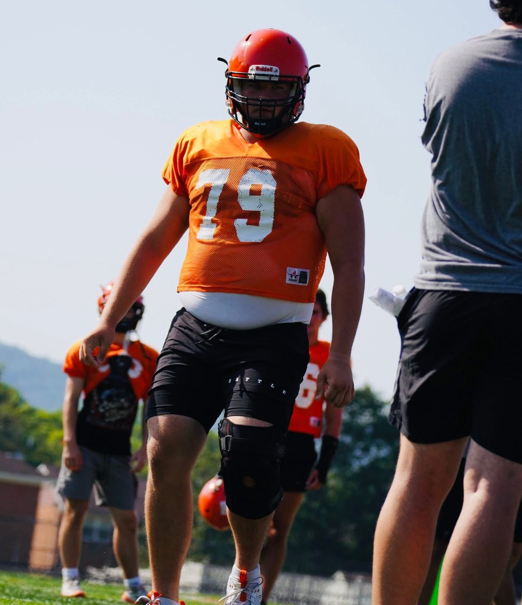 JKraley_79's tweet photo. First week of fall camp in the books. Ready for my scrimmage Monday against New Providence. #LockedIn 🦅
@matt37762530 
@TylerSwayze4 
@carterbujno 
@bradley_jmv 
@badermusa22 
@ChrisBecerra_14 https://t.co/pt8lPqvkjM